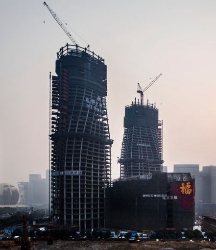 博盈国际钢构承建的杭州来福士广场工程圆满封顶