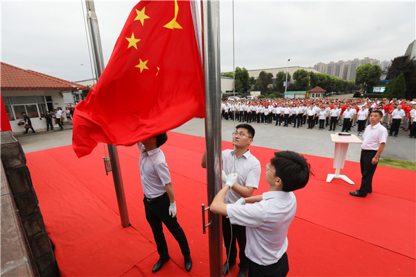 匠心向党 献礼百年丨博盈国际钢构集团2021年升国旗仪式暨重温入党誓词运动顺遂举行！