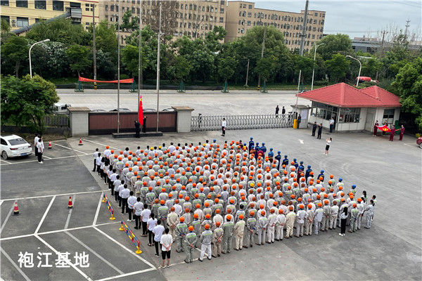 匠心向党 献礼百年丨博盈国际钢构集团2021年升国旗仪式暨重温入党誓词运动顺遂举行！