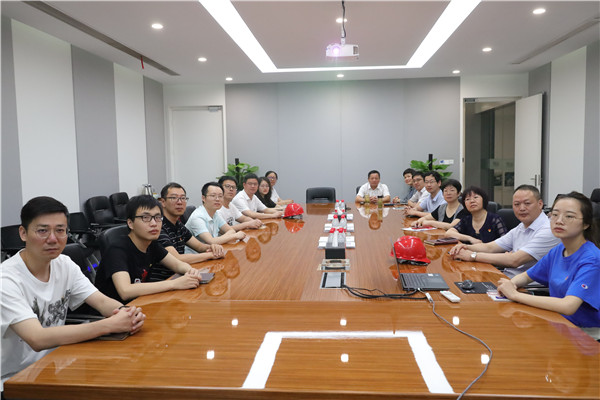 匠心向党 献礼百年丨博盈国际钢构集团2021年升国旗仪式暨重温入党誓词运动顺遂举行！